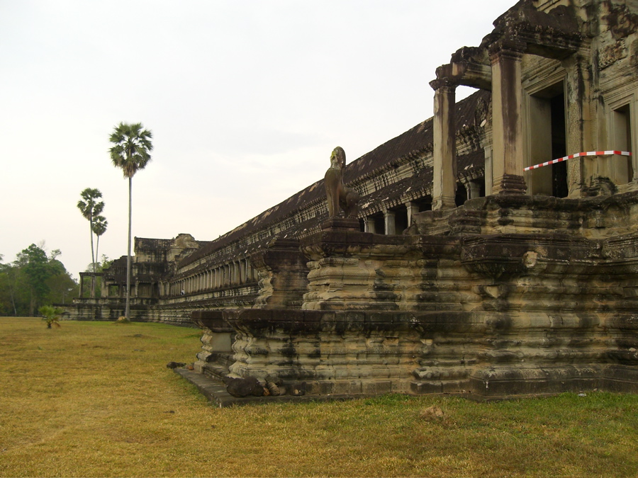 Angkor Wat: she's big