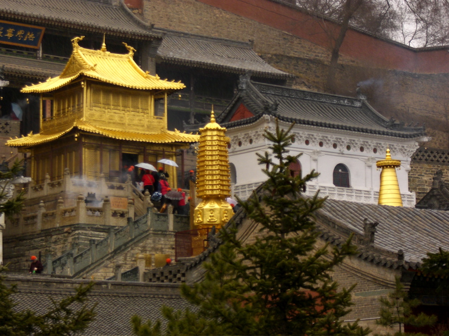 WuTaiShan: Xiantong Si copper pagoda