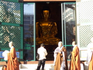 Jogyesa, monks, and Buddha image